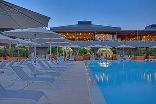 Maistra Select Amarin Resort