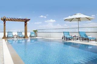 Urlaub im Urlaub Last Minute im Hilton Garden Inn Dubai Al Muraqabat - hier günstig online buchen