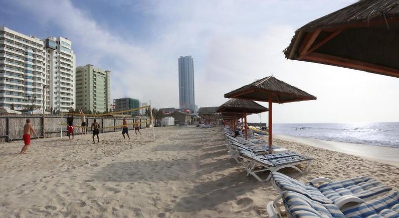 Urlaub im Urlaub Last Minute im Ramada by Wyndham Beach Hotel Ajman - hier günstig online buchen