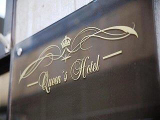 günstige Angebote für Queen s Hotel